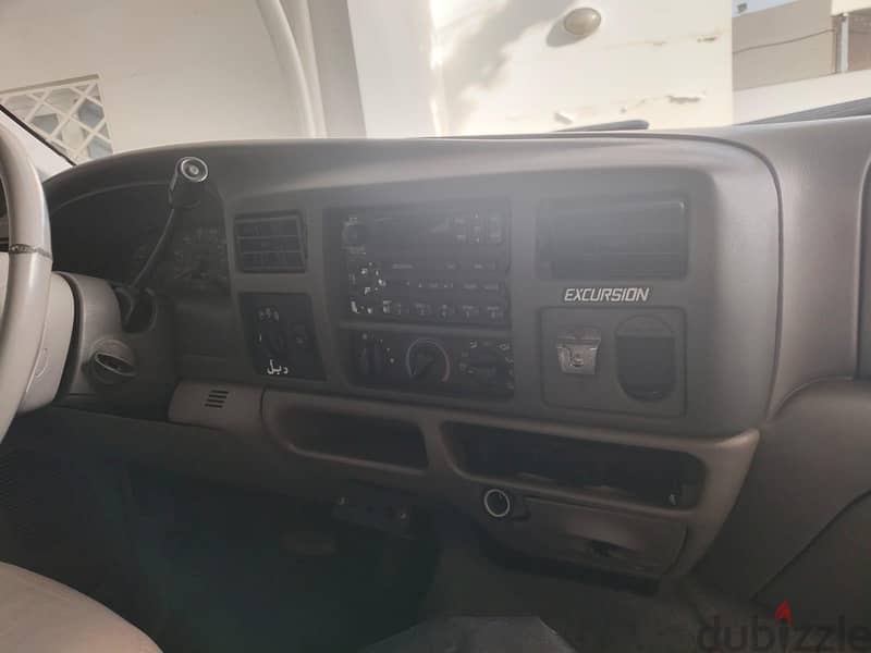 Ford Excursion 2001 4 wheel drive.  Low mileage 5