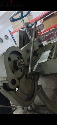 Paper cutting machine