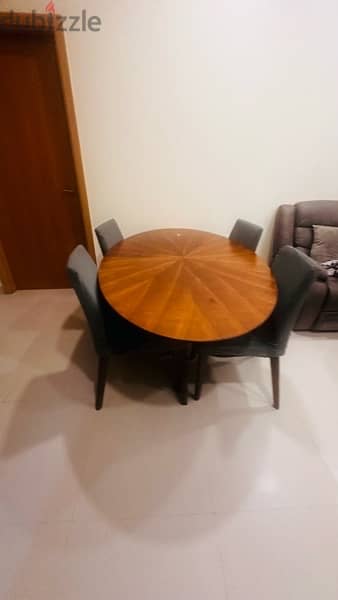 Oval Dining Table with 4 chairs 1