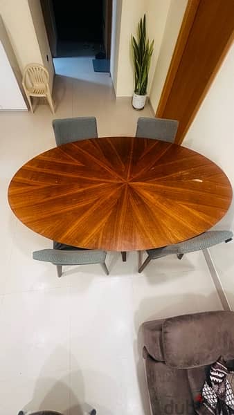 Oval Dining Table with 4 chairs 2