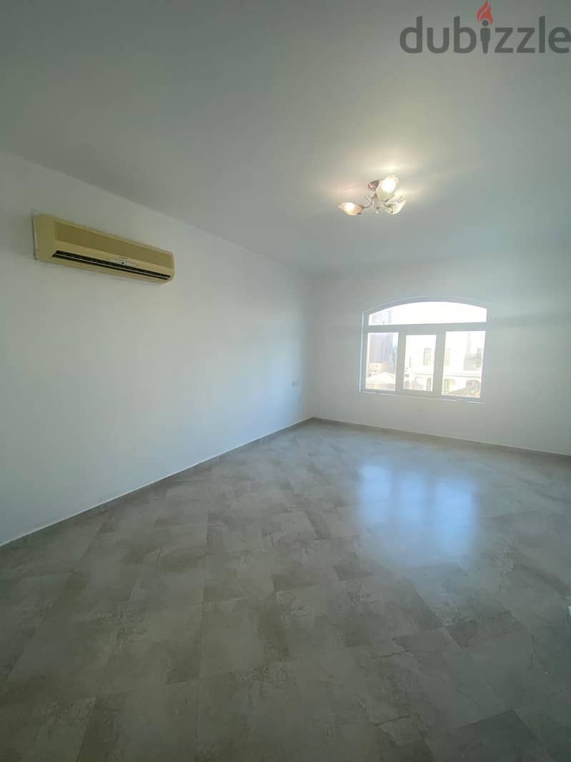 SR-YR-612 Villa for rent in Alhail north. 4