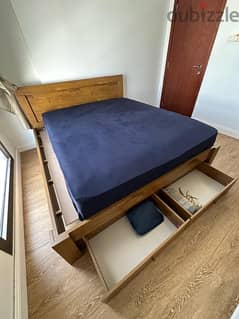 Great condition Lightly used wood bed frame for sell