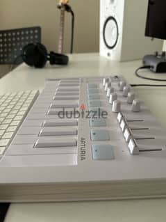 Arturia MiniLab 3 Alpine White Universal MIDI Controller