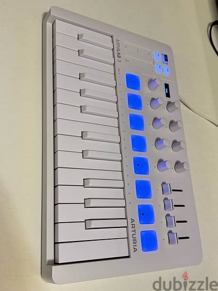 Arturia MiniLab 3 Alpine White Universal MIDI Controller 3