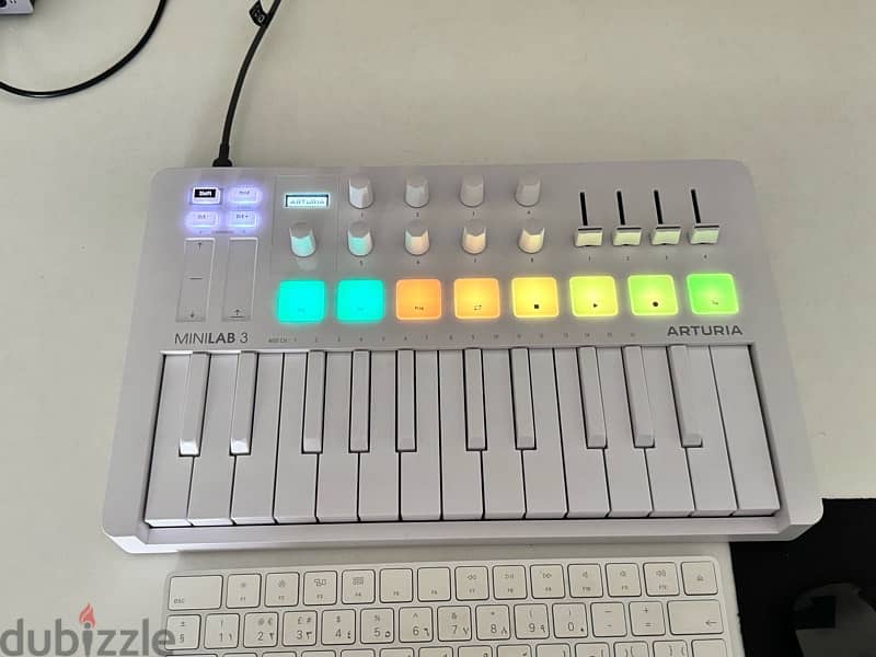 Arturia MiniLab 3 Alpine White Universal MIDI Controller 4