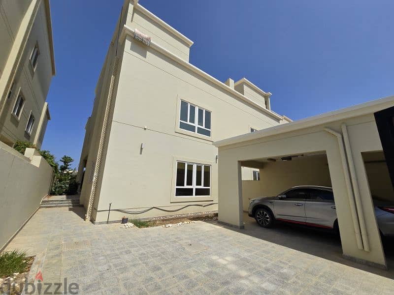 4 BR + Maid Room At North Mawaleh 1