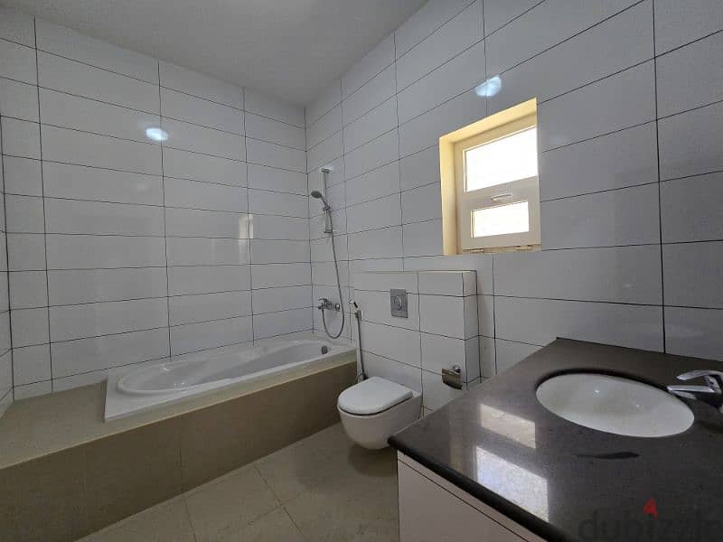 4 BR + Maid Room At North Mawaleh 6