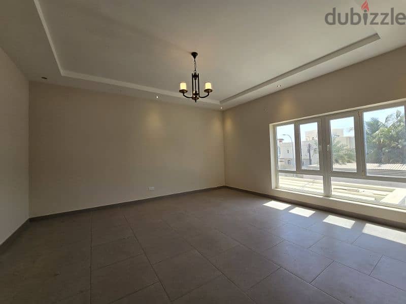 4 BR + Maid Room At North Mawaleh 7