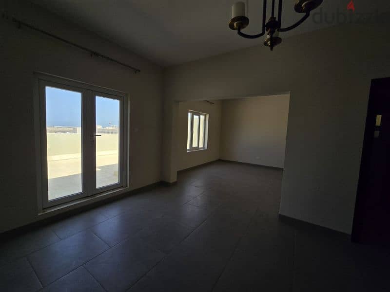 4 BR + Maid Room At North Mawaleh 10