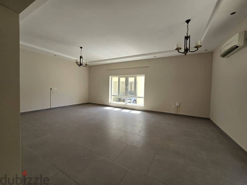 4 BR + Maid Room At North Mawaleh 12