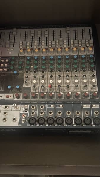 مشغل audio mixer موزع صوت اصلي ماركة soundcraft 2