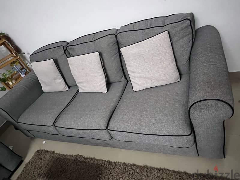 Good condition sofa setty with center table. 3