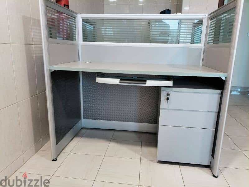 workstation desk 2 Nos available 1