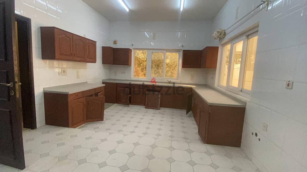 6Me33 Spacious Elegant 10BHK villafor rent in Al Sarooj. 5