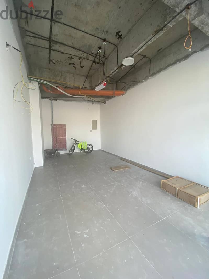 SR-MM-615 "New brand shop to let in alkhod 7. 1