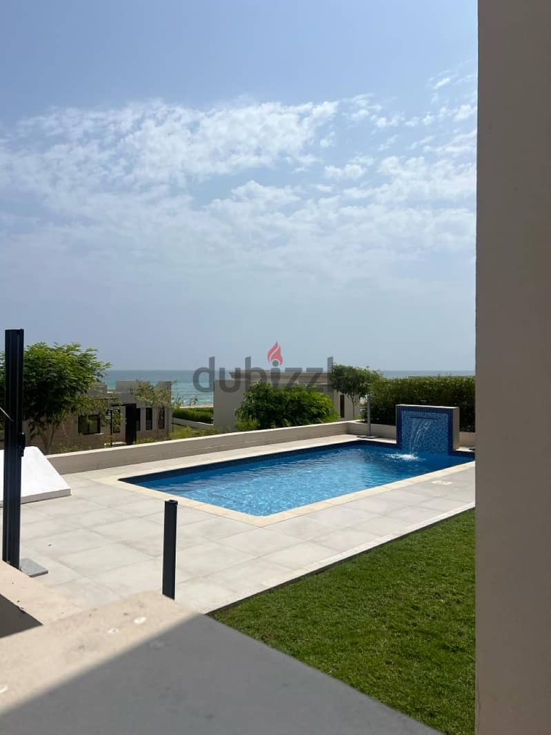 One bedroom villa sea view, second line from the beachfront in Jebel S 3