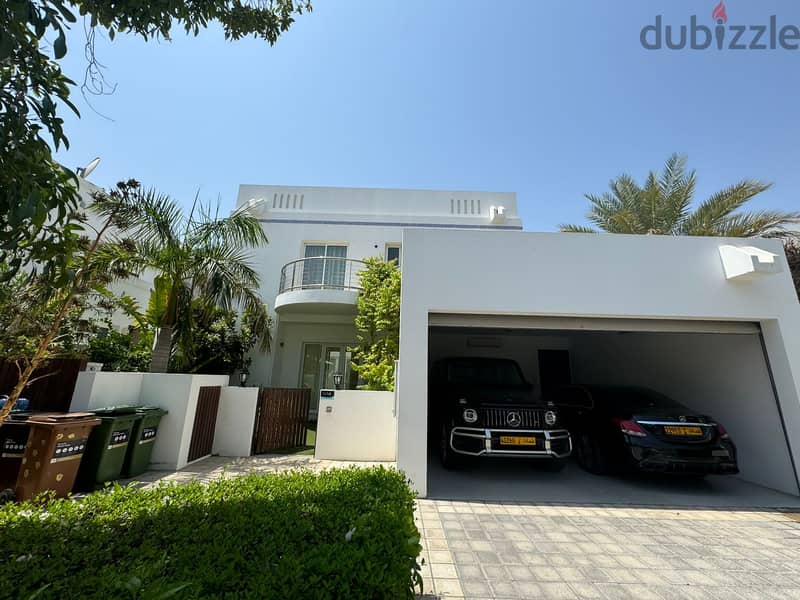 5 + 1 BR Fantastic Villa in Al Mouj 0