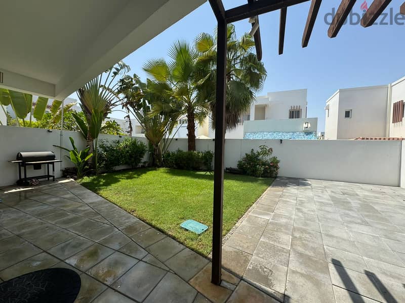 5 + 1 BR Fantastic Villa in Al Mouj 6