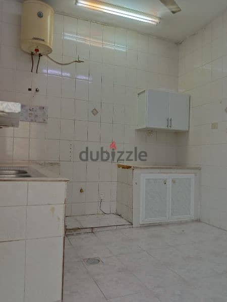 Available flat in Alkhoud souq near for family only 6