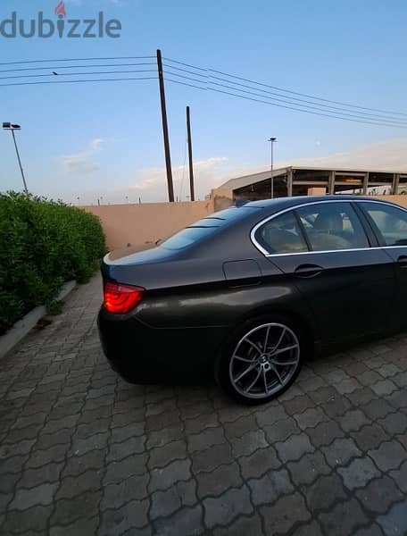 BMW 5-Series 2011 7