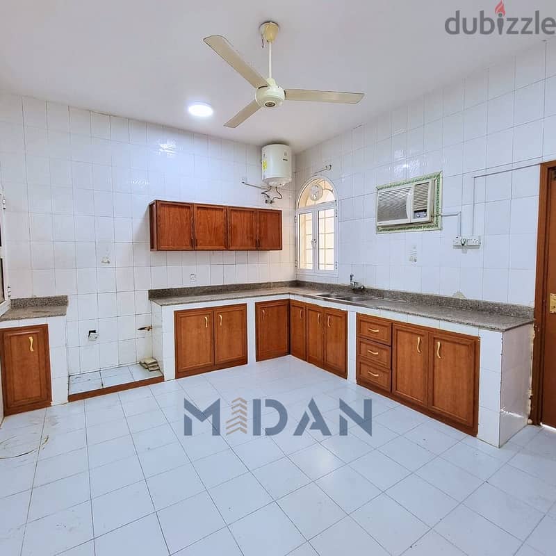 QURUM HEIGHTS | SPACIOUS 5 BR VILLA 4