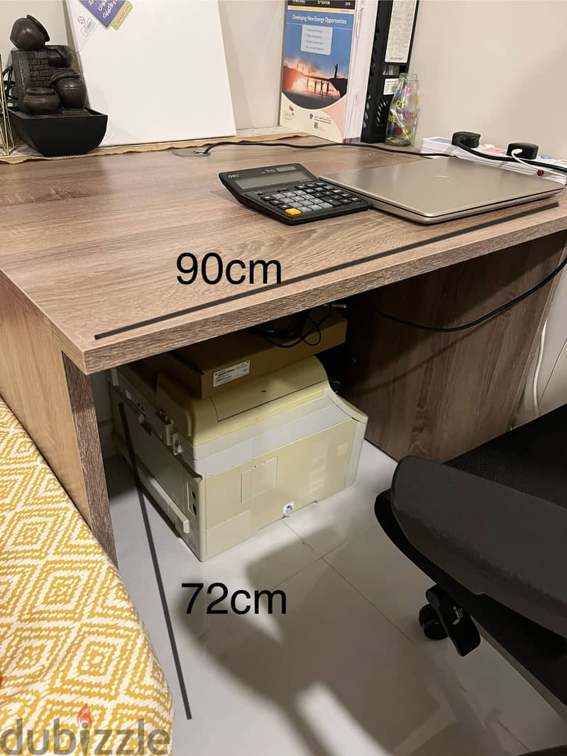 Very good condition computer desk/table 1