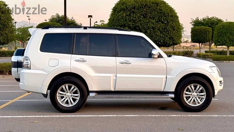 suv pajero2020 nissan patrol 2021 Land Cruiser 2024 for rent 1