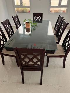 Dining table طاولة طعام