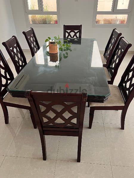 Dining table طاولة طعام 0