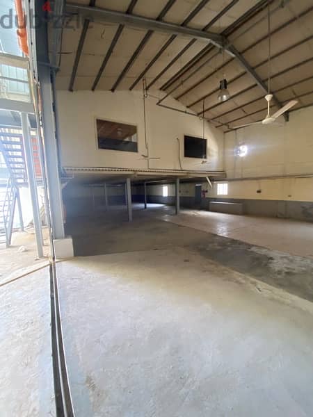 Insudtrial warehouse with Labor accomadation  for rent in ghala 2