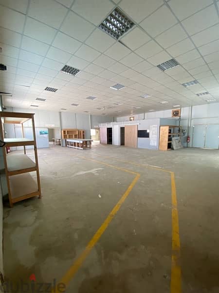 Insudtrial warehouse with Labor accomadation  for rent in ghala 3