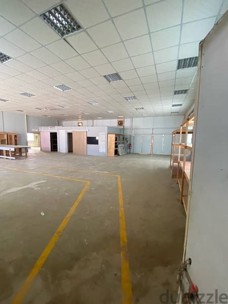 Insudtrial warehouse with Labor accomadation  for rent in ghala 4