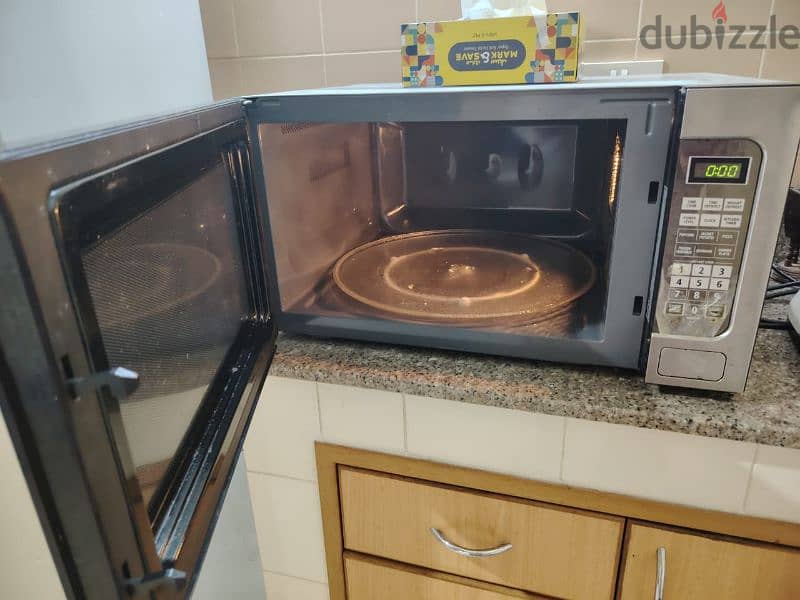 Microwave oven 1