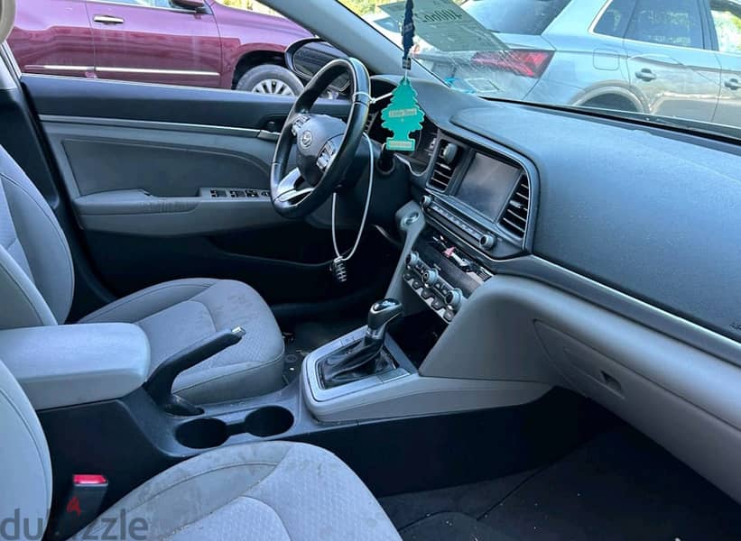 Hyundai Elantra 1900 2020 4