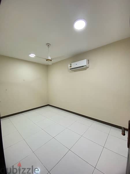 very clean flat in Ruwi, excellent location, new building 1