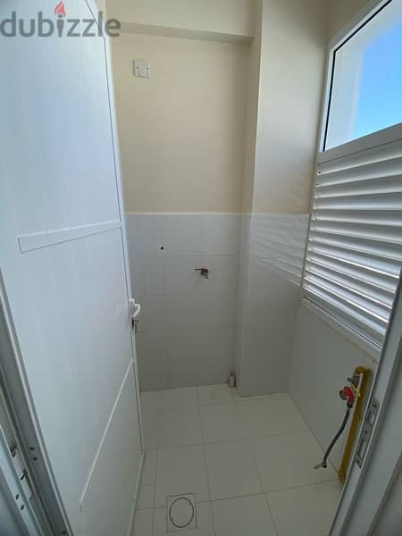 very clean flat in Ruwi, excellent location, new building 3