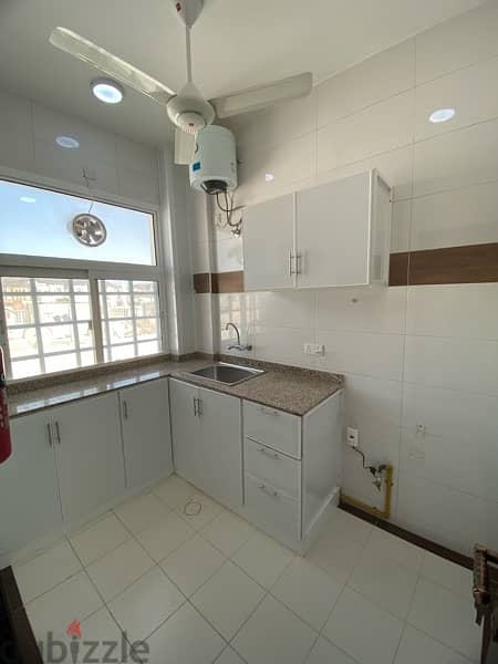 very clean flat in Ruwi, excellent location, new building 4