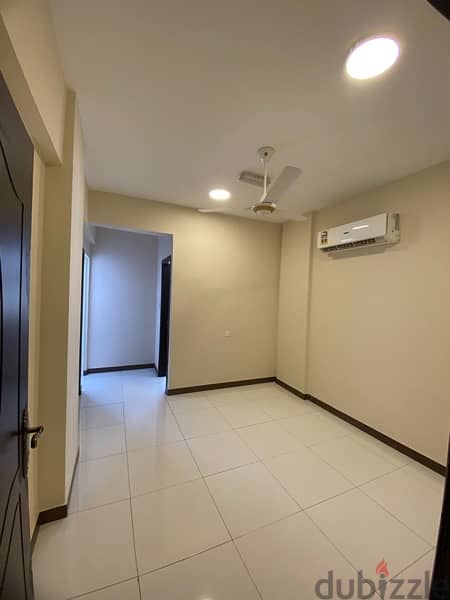 very clean flat in Ruwi, excellent location, new building 5