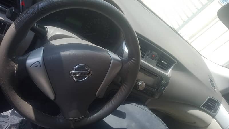 Nissan Tiida 2014 1