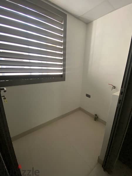 Flat for rent in Al Ghoubra north / شقه للإيجار في الغبره الشماليه 4