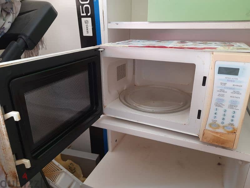 Microwave oven 1