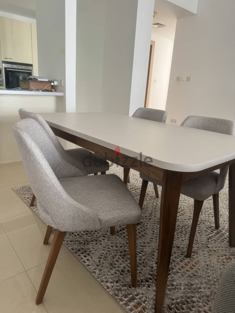 extendable dining table With chairs 1