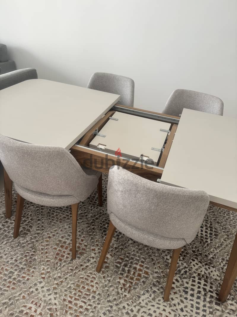 extendable dining table With chairs 2