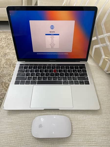 apple macbook Pro 2018 i5 touch bar 1