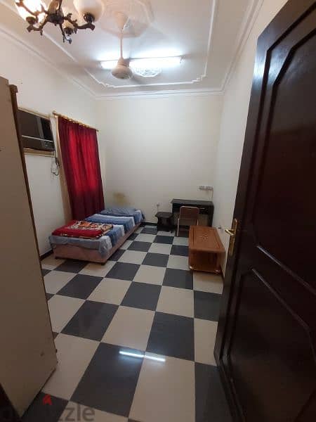 Single furnished room available in a 3 bedroom flat with free wifi 1