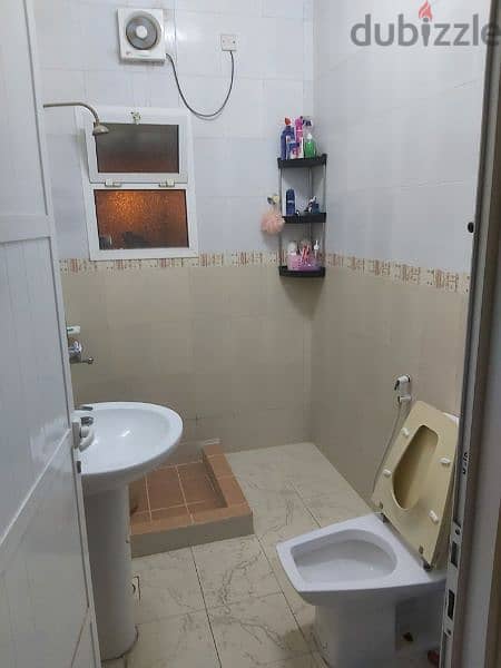 Single furnished room available in a 3 bedroom flat with free wifi 3