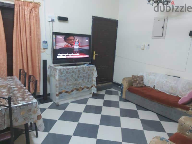 Single furnished room available in a 3 bedroom flat with free wifi 4