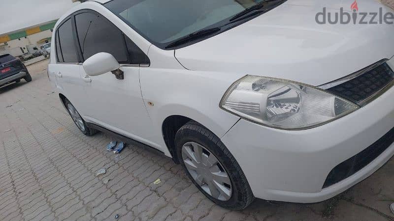 Nissan Tiida 2011 1