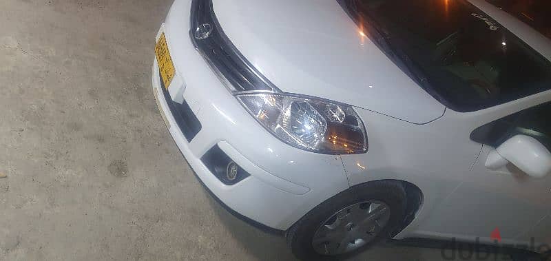 Nissan Tiida 2011 4