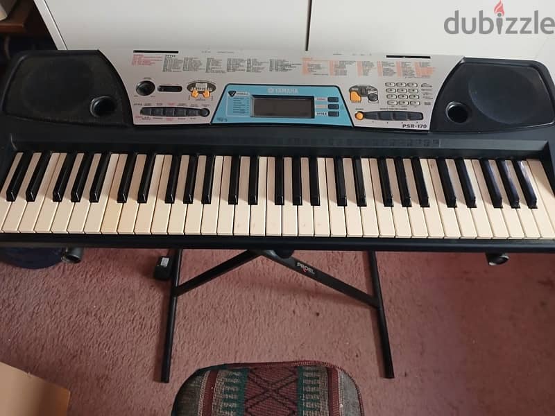 Yamaha Keyboard with Stand 1